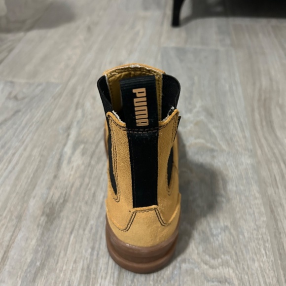 LIKE NEW! Women's Puma Mayze Tan Suede Platform Ankle Boot - 6 - Picture 8 of 14